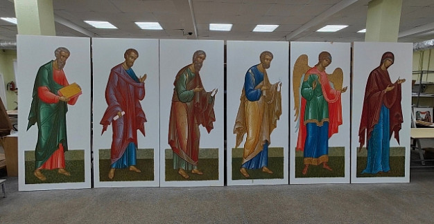 Мастера из Шуи и Палеха пишут иконостасы для двух соборов в Астрахани